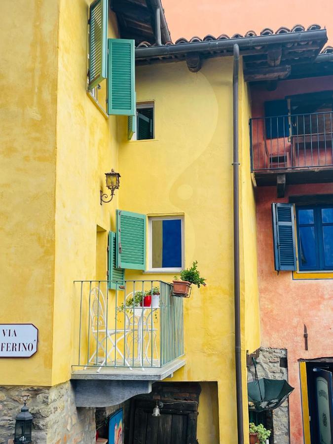 La Gialla Di Via Silvano 12 Monforte D'Alba Bagian luar foto